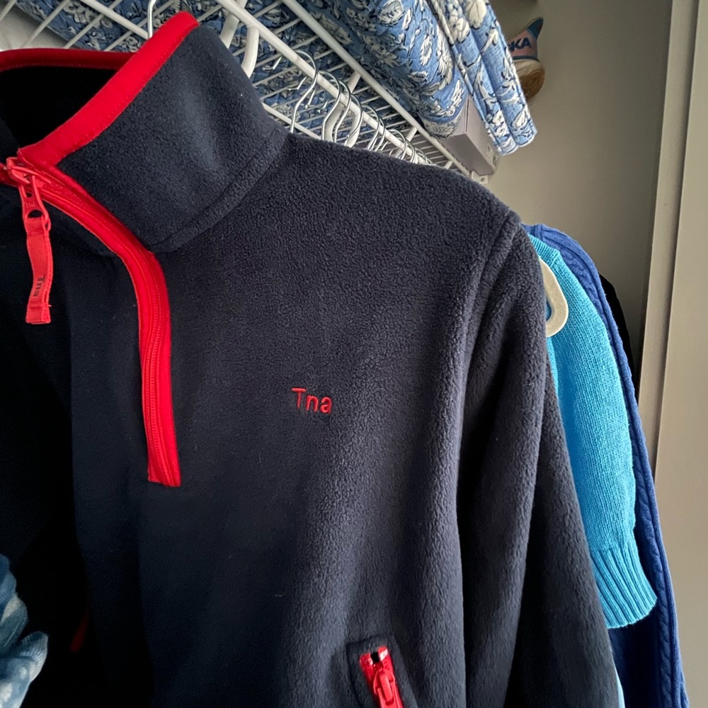 Aritzia TNA Cropped fleece
